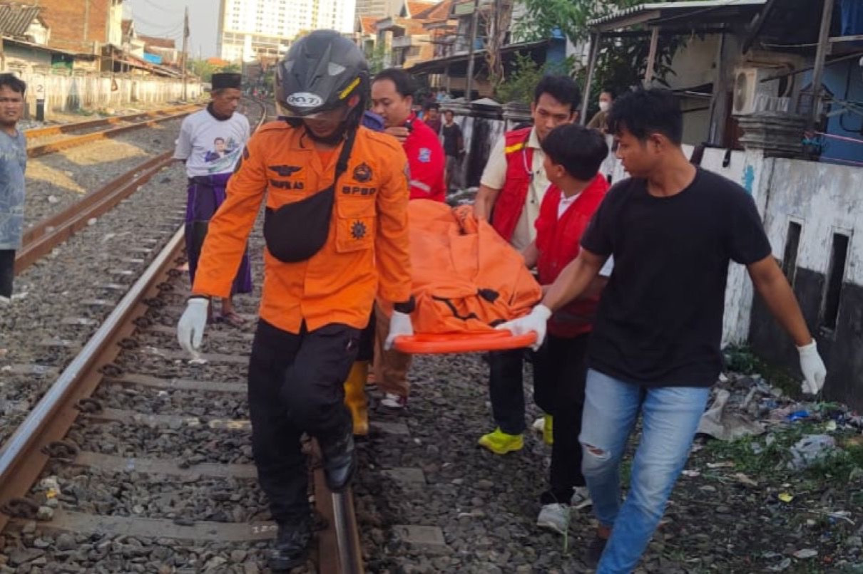 2 Pemotor di Surabaya Tewas Tertabrak Kereta di Dupak Rukun Surabaya